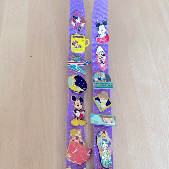 Authentic WDW Tinker Bell Lanyard With 15 Trading Pins 2002-08 & Cinderella Clip - Picture 6 of 10